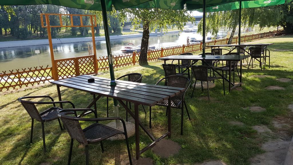Amstel Hattyú Panzió -Érintésmentes bejelentkezés Győr Exterior foto