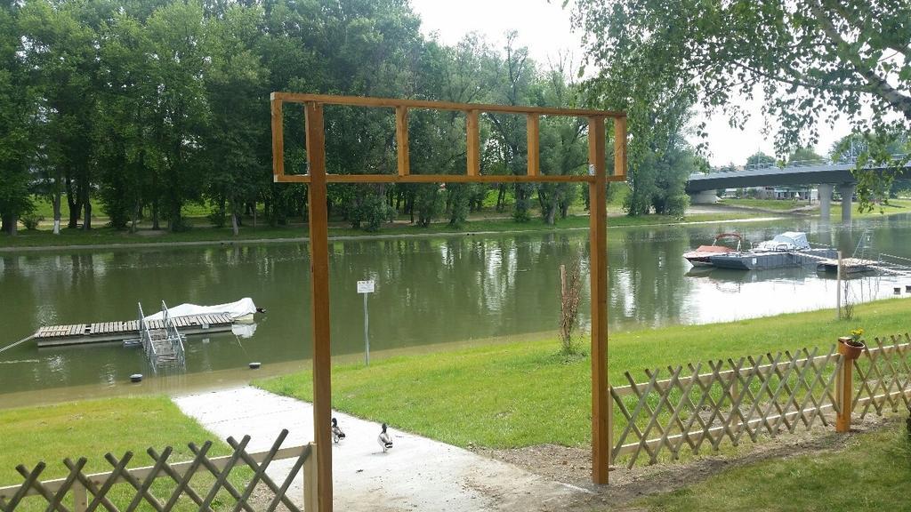 Amstel Hattyú Panzió -Érintésmentes bejelentkezés Győr Exterior foto