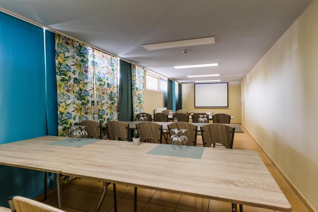 Amstel Hattyú Panzió -Érintésmentes bejelentkezés Győr Exterior foto